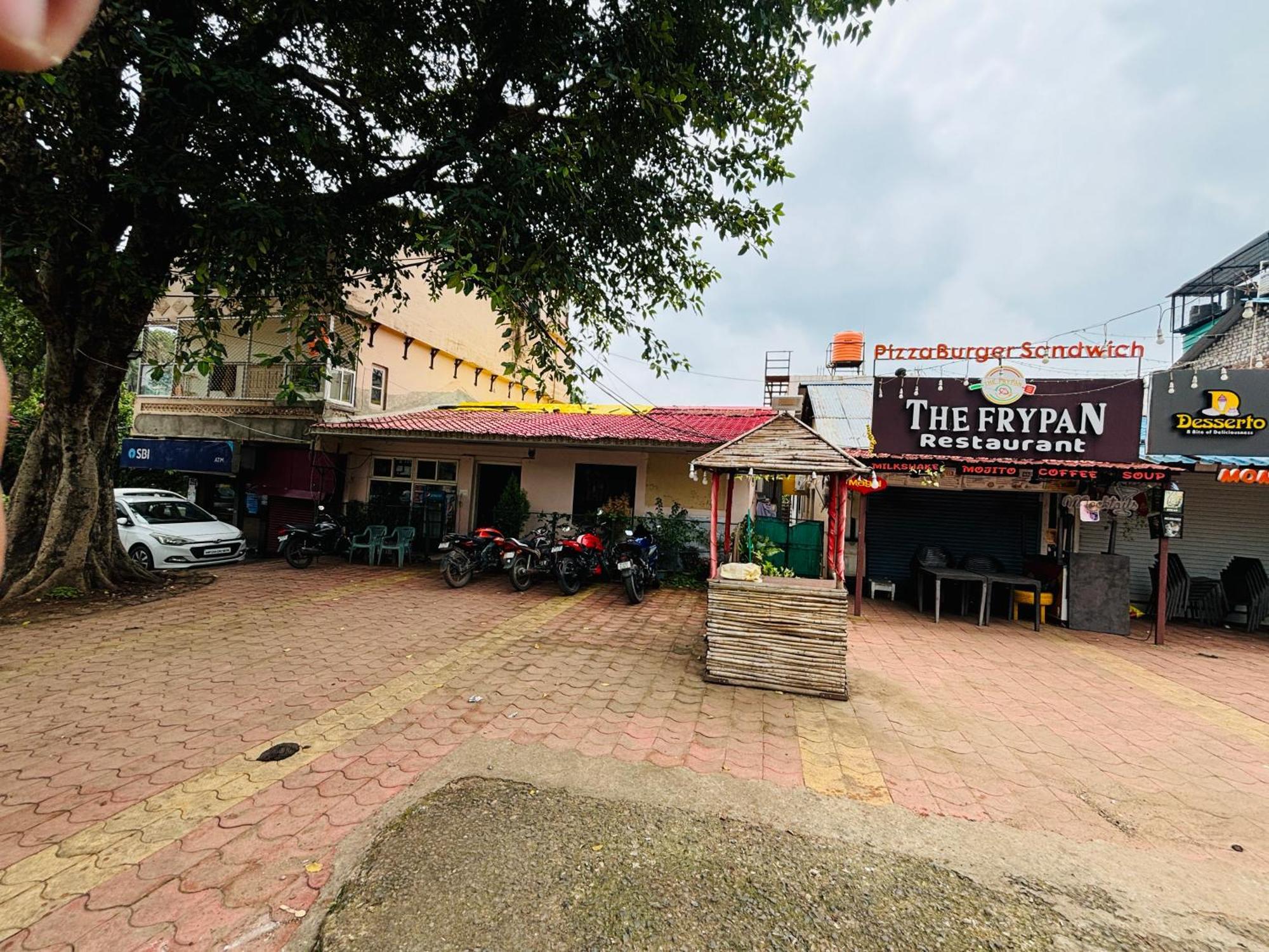 Hotel Paradise Stays Pachmarhi Exterior photo